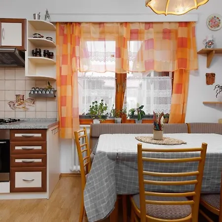 Entire House With Garden Near Prague בית נופש