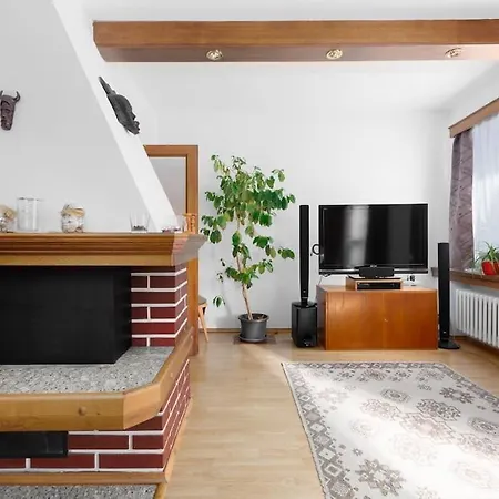 Entire House With Garden Near Prague בית נופש בנסוב