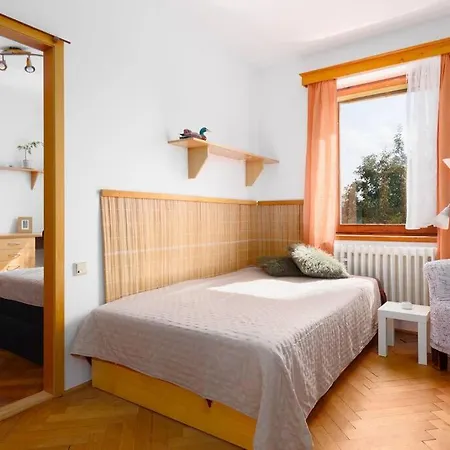 Entire House With Garden Near Prague בית נופש בנסוב
